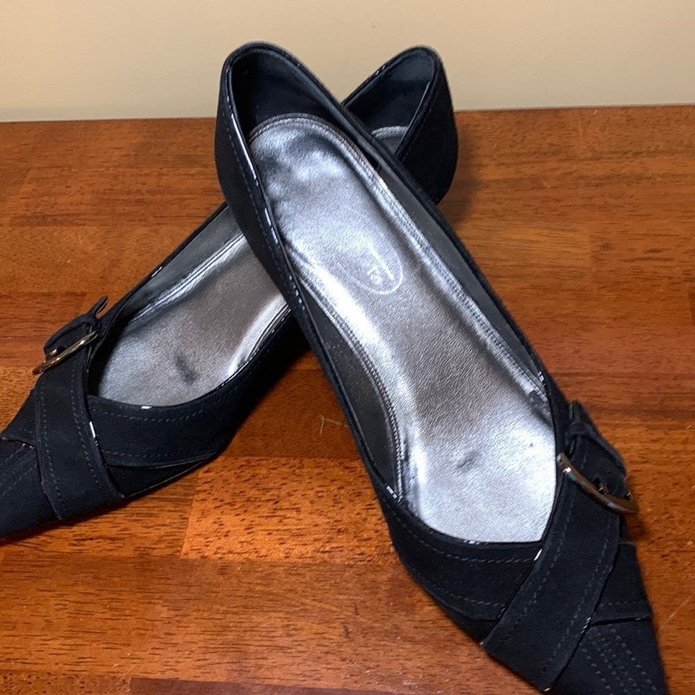 Talbots Size 6M black kitten heels